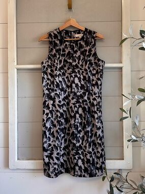 LOFT Black and Gray Printed Sleeveless Shift Dress
